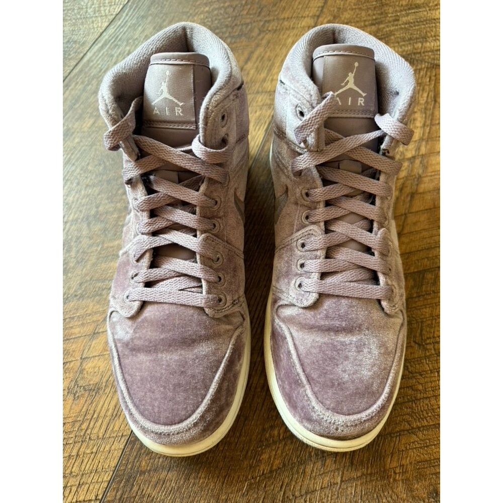 Air Jordan 1 Mid SE Women's s9 purple smoke velvet upper with box & velvet laces